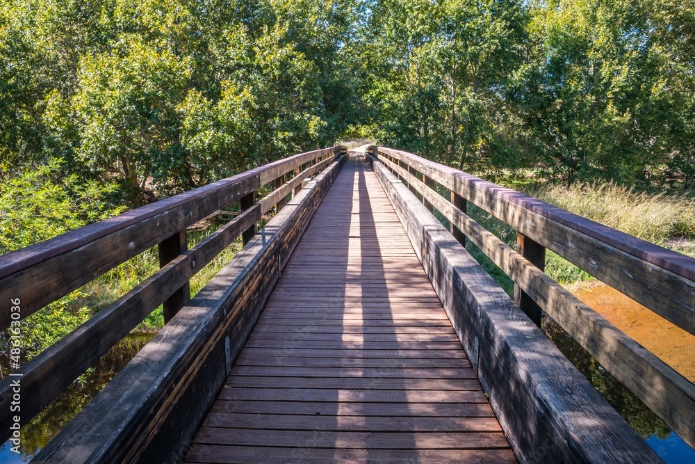 A very long boardwalk sin Red Rock State Park, Arizona