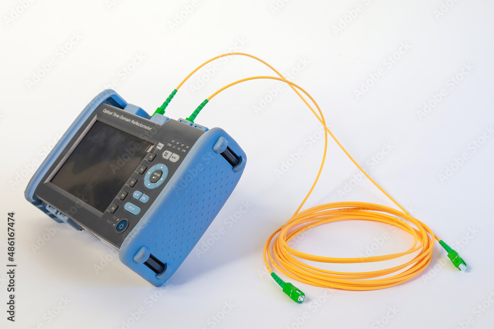 Professional testing of fiber optic connections OTDR meter. Measurement of the throughput of the optical fiber network. Expert work in the IT industry. Professional testing of fiber optic connections OTDR meter. Measurement of the throughput of the optical fiber network. Expert work in the IT industry.