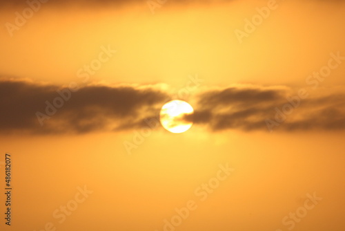 Fototapeta Naklejka Na Ścianę i Meble -  Atardecer en el mar