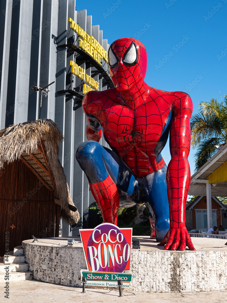 Obraz premium PUNTA CANA, DOMINICAN REPUBLIC - 28 JANUARY 2022: Coco Bongo nightclub building. It is a famous club in the world