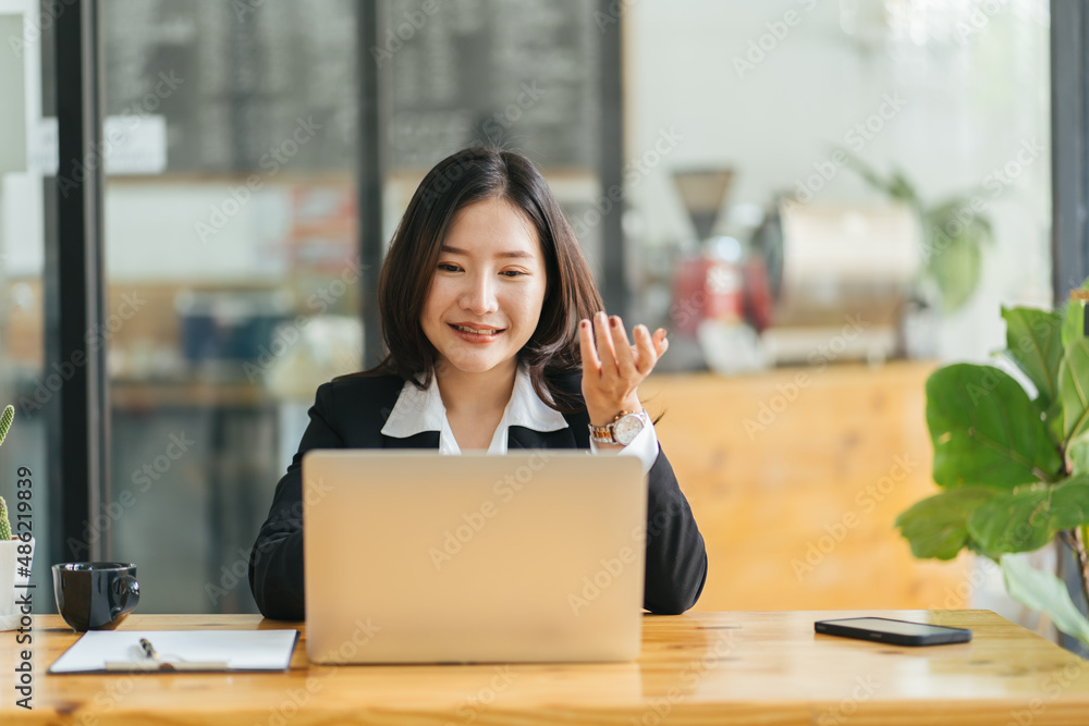 Photo of young happy positive cheerful good mood businesswoman having video call explaining new project at home house Photo of young happy positive cheerful good mood businesswoman having video call explaining new project at home house