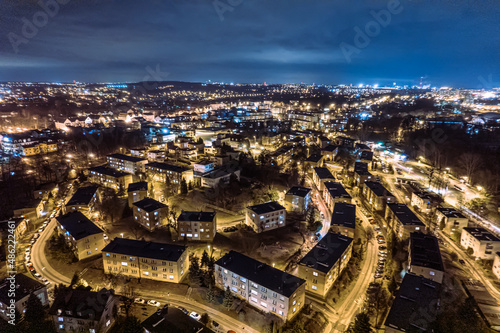 Miasto przemysłowe nocą z lotu ptaka, Jastrzębie Zdrój na Śląsku w Polsce