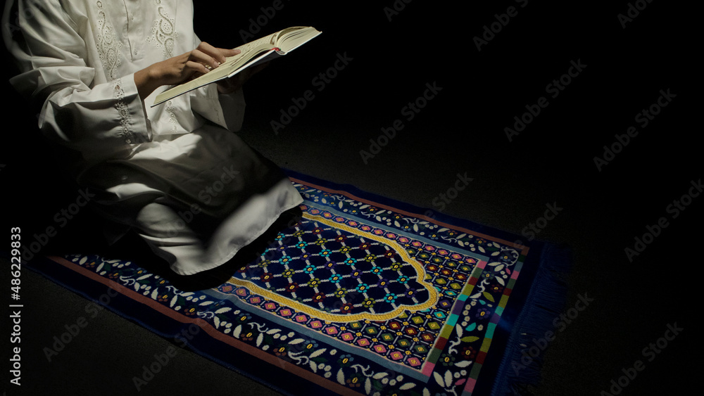 Fototapeta premium muslim boy prayer ready al-quran close up