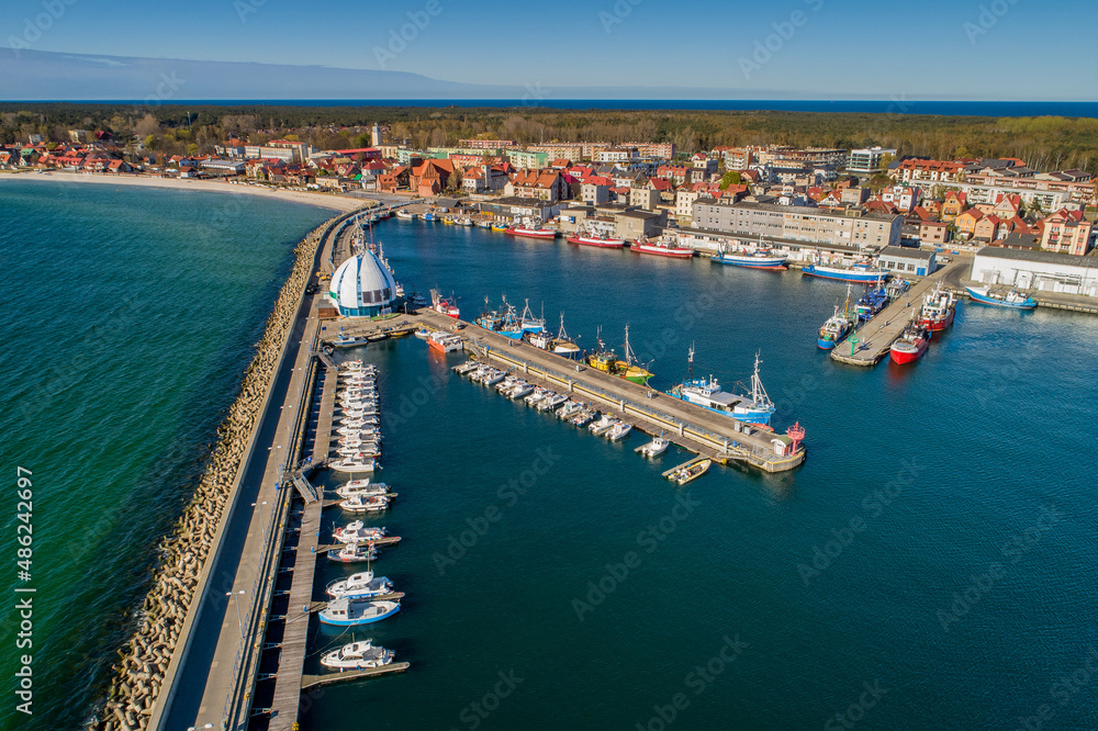 widok z drona na port i miasteczko Hel