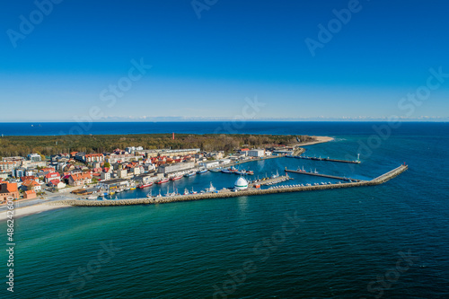 Fototapeta Naklejka Na Ścianę i Meble -  widok z drona na port i miasteczko Hel
