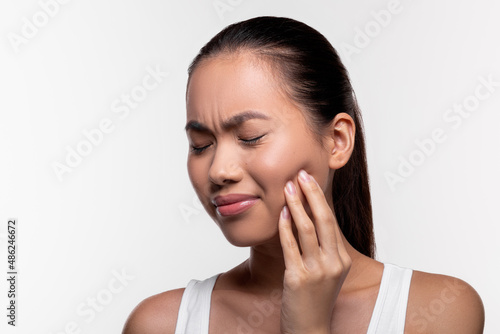 Foto Sad korean lady experiencing strong wisdom tooth pain