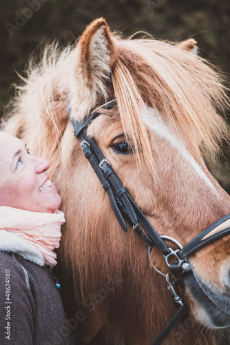 Frau & Islandpferd © Petra Fischer