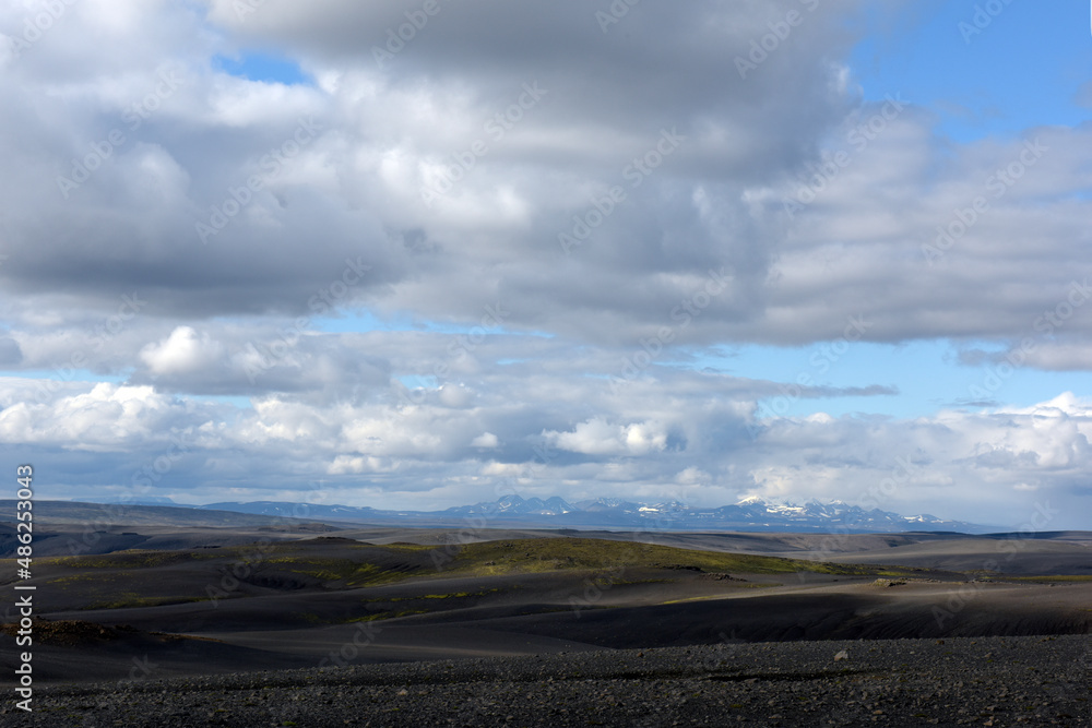 Von Vulkanasche gepräge Landschaft an der Route 26 am Fuße des Vulkans Hekla in Island Von Vulkanasche gepräge Landschaft an der Route 26 am Fuße des Vulkans Hekla in Island