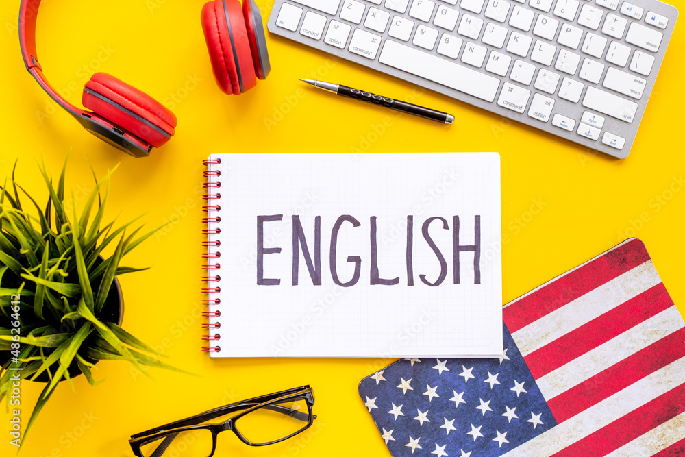Learning English online lessons concept. Text on student table - obrazy, fototapety, plakaty 