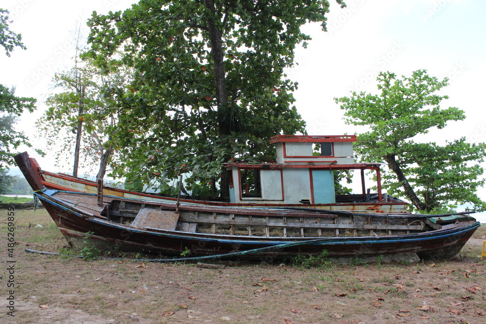 Fisherman's boat made of wood Parked abandoned to decay on the beach Fisherman's boat made of wood Parked abandoned to decay on the beach