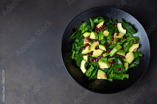 Avocado salad with spinach ...