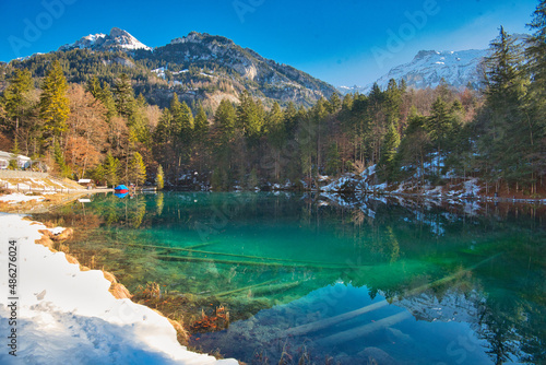 Fototapeta Naklejka Na Ścianę i Meble -  Blausee im Kandertal in der Schweiz