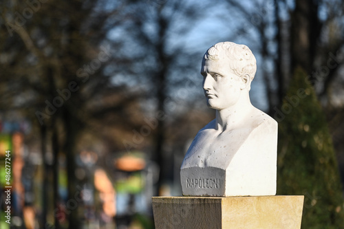 Histoire statue France français Napoleon Bonaparte empereur buste Thionville Lorraine parc photo