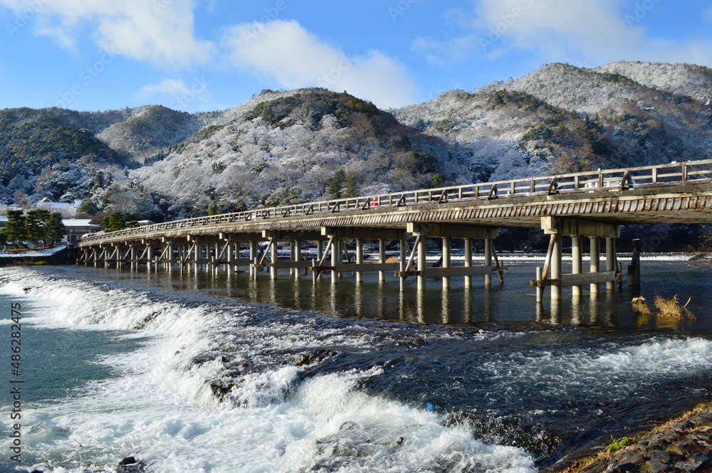 冬の京都市嵐山の渡月橋02	
