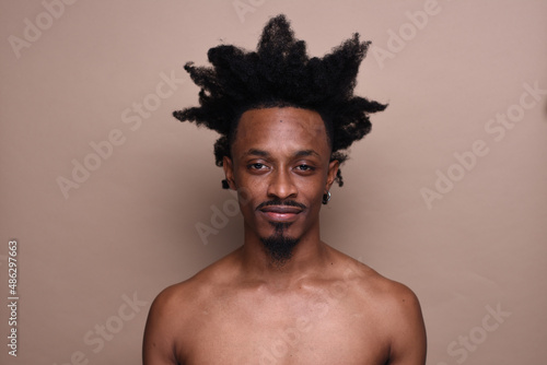 Tableau sur toile Studio portrait of shirtless mid adult man
