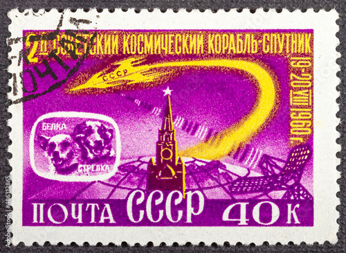 RUSSIA - CIRCA 1960: stamp printed by Russia, shows Kremlin, Sputnik 5 and Dogs Belka and Strelka, circa 1960