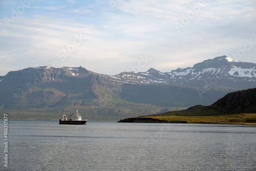 Fischkutter auf dem Redarfjördur an der Ostküste Island © Tobias Seeliger