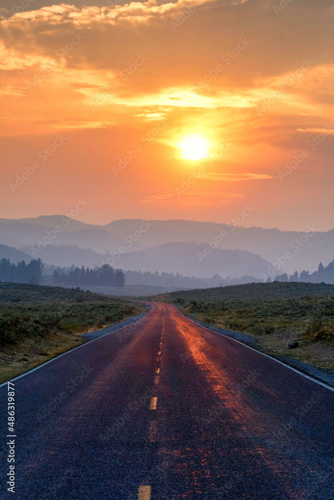Naklejka premium Scenery in Yellowstone National Park at sunset as seen from Lamar Valley