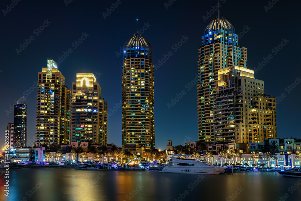 Fototapeta premium Dubai Marina - at night