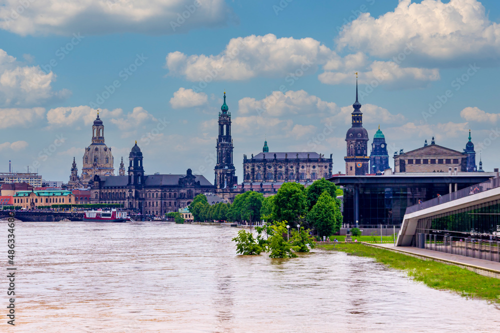 Obraz premium Hochwasser in Dresden