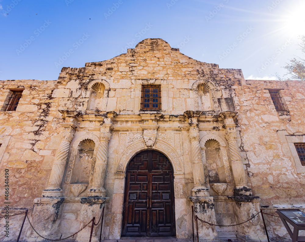 Naklejka premium Sunny view of The Alamo