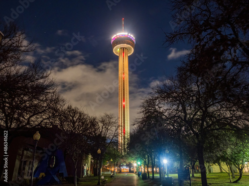 Obraz na płótnie Night view of the Tower of the Americas w salonie