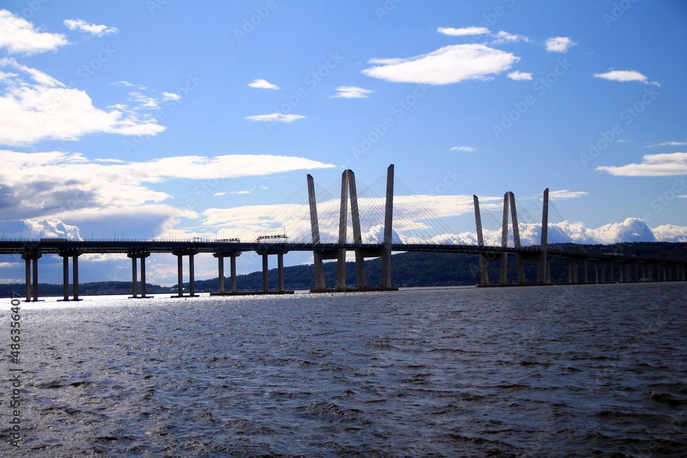Obraz premium Dramatic picture of the Governator Cuomo bridge on the Hudson river
