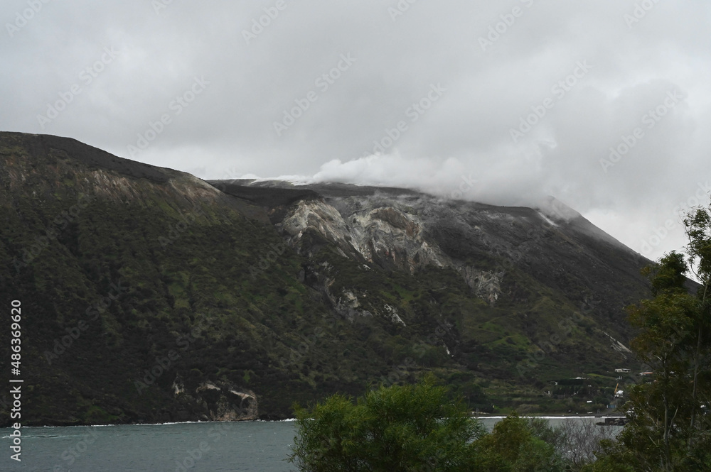 Vulcano volcan actif et dangereux Vulcano volcan actif et dangereux