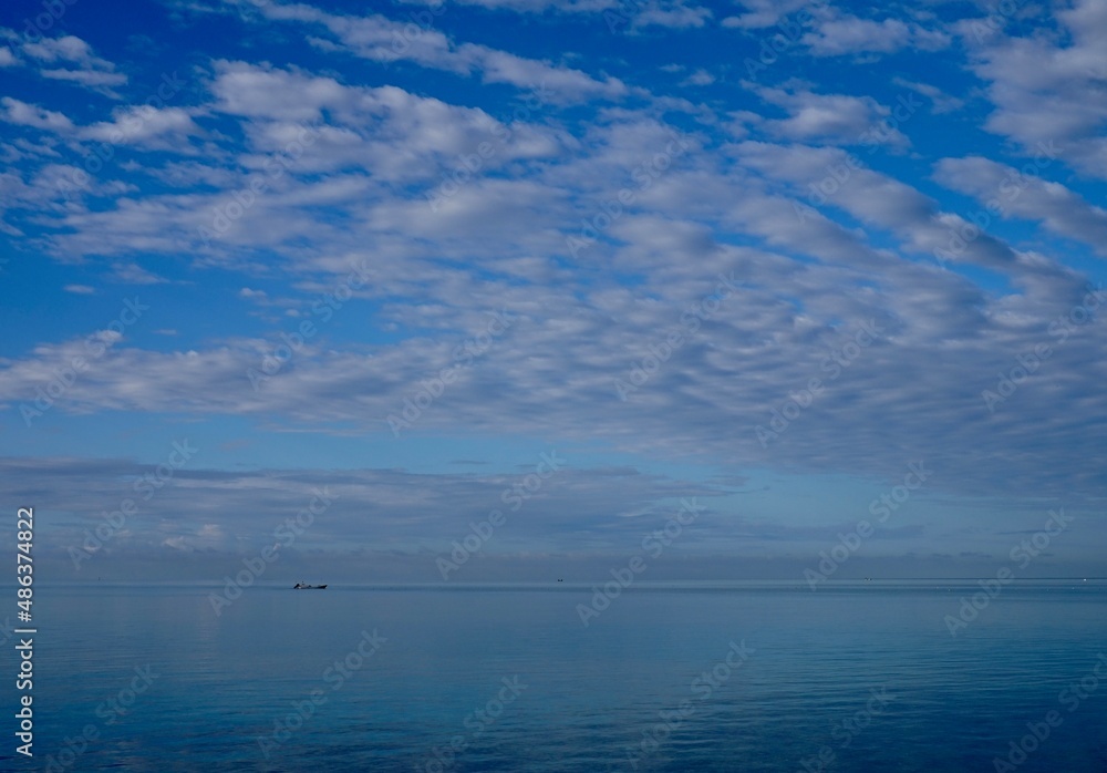 Fototapeta premium 沖縄県宮古島 朝凪の風景