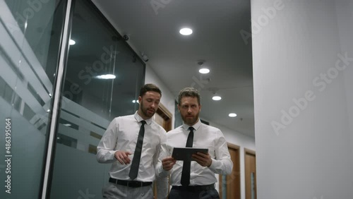 Wallpaper Mural Business team walking office using tablet discussing financial plan in office. Torontodigital.ca