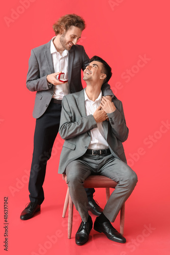 Young gay proposing to his ...