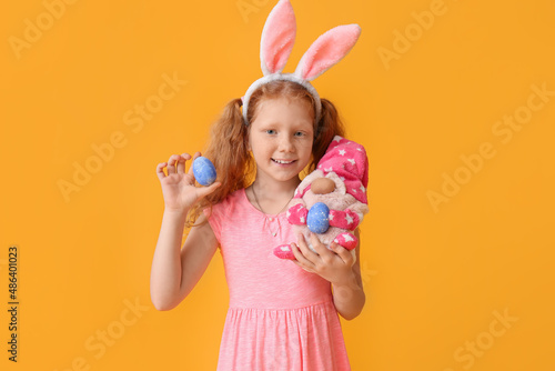 Funny little girl with bunn...