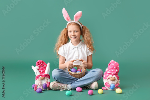 Funny little girl with bunn...