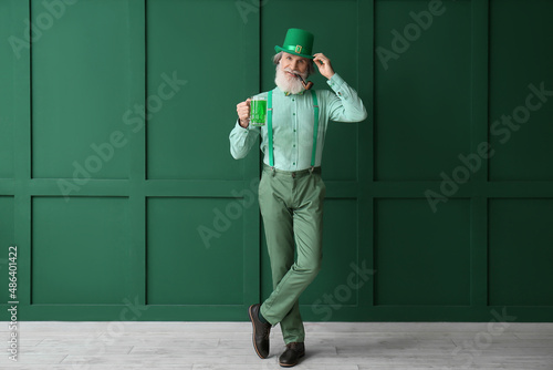 Senior man with smoking pip...