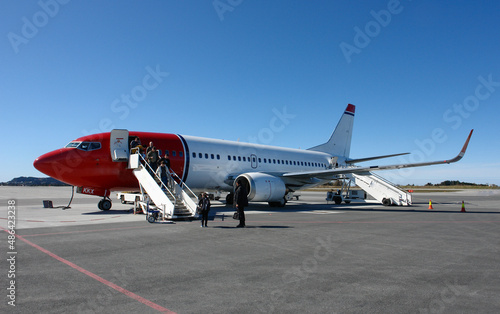 オーレスン・ビグラ空港に到着したノルウエー航空の飛行機