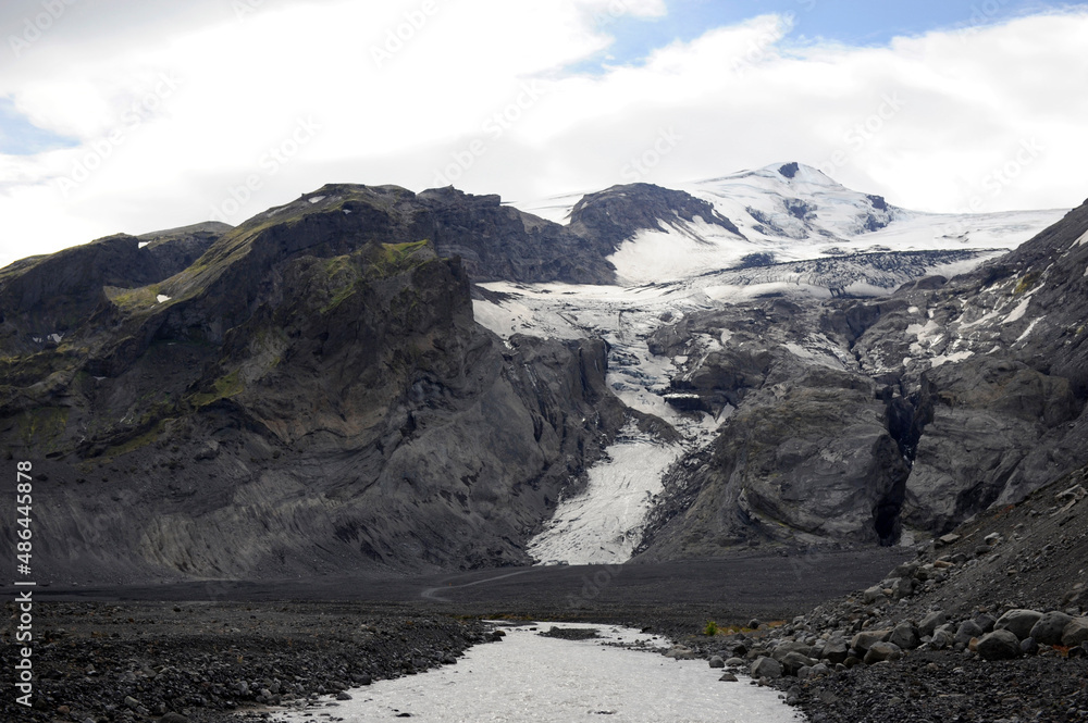 Tal Thorsmörk im Süden Island - durch das Schmezwasser der Gletscher Tindfjallajökull und Eyjafjallajökull geformtes Tal in der Gemeinde Rangárþing eystra in Island