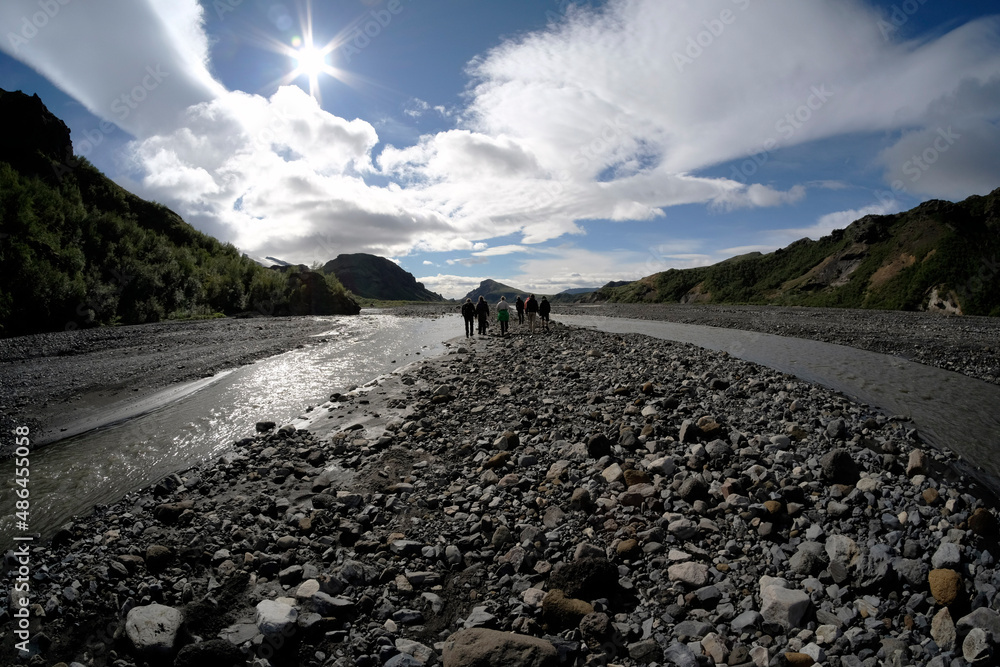 Wandern im Tal Thorsmörk im Süden Island - durch das Schmelzwasser des Gletscher Tindfjallajökull und Eyjafjallajökull geformtes Tal in der Gemeinde Rangárþing eystra in Island