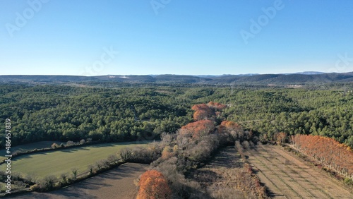 survol de l'arrière pays de Montpellier en Occitanie dans le sud de la France et les sources du Lez	 photo