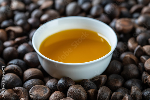 Natural pressed vegetable oil, golden tea seed oil