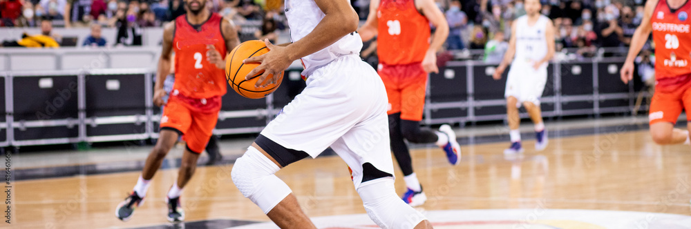 Naklejka premium basketball game focus on ball