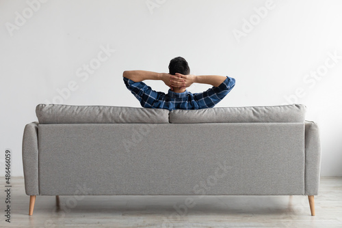 Photo Man having rest at home on the couch
