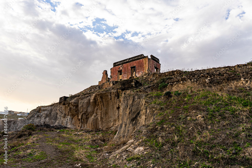 Fototapeta premium ruined castle in the canary islands in ruins with beautiful colors ruins of a bygone era of the canary islands with red colors known as the tojo de jinamar castle with ancient architecture