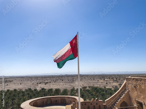 Obraz na płótnie oman flag view from jabreen castle 