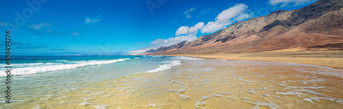  Cofete, Fuerteventura, Spanien. Large panorama with transparent, clean water.