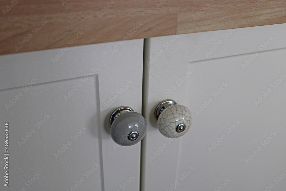 Poignées de meuble porcelaine, pour salle de bain, cuisine, mobilier, quincaillerie, décoration intérieure de maison. Poignées de meuble porcelaine, pour salle de bain, cuisine, mobilier, quincaillerie, décoration intérieure de maison.