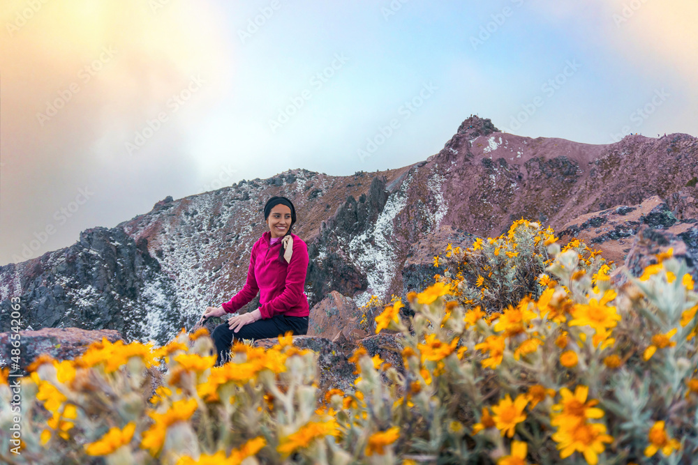 Fototapeta premium Woman hiking in mountains in mexicoa