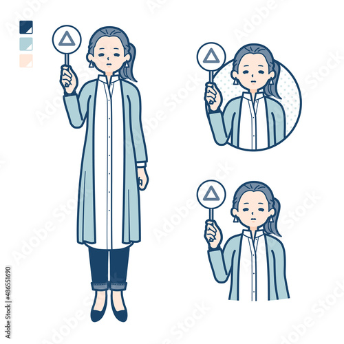 ロングシャツを着た女性が三角印パネルを出すイラスト