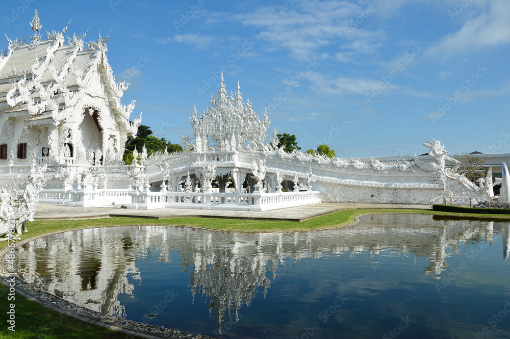 Fototapeta premium Wat Rong Khun or White temple in Chiang Rai, Thailand
