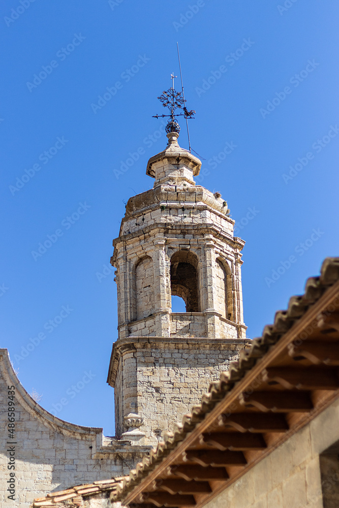 Detalle de la  iglesia parroquial de San Pedro Apóstol en la población de Cinctorres (Provincia de Castellón, España)