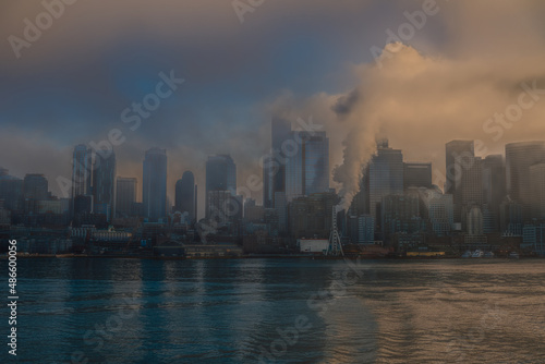  2022-02-11 SEATTLE WATERFRONT FROM ELLIOTT BAY WITH THE DOWNTOWN SKYLINE AND THE GREAT WHEEL WITH A MORNING FOG BLANKETING THE CITY